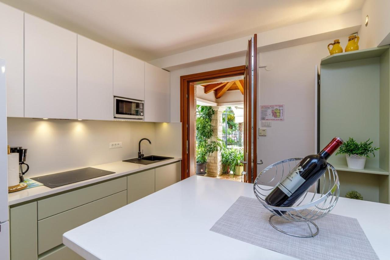 Apartments Lavizatic 포레치 외부 사진