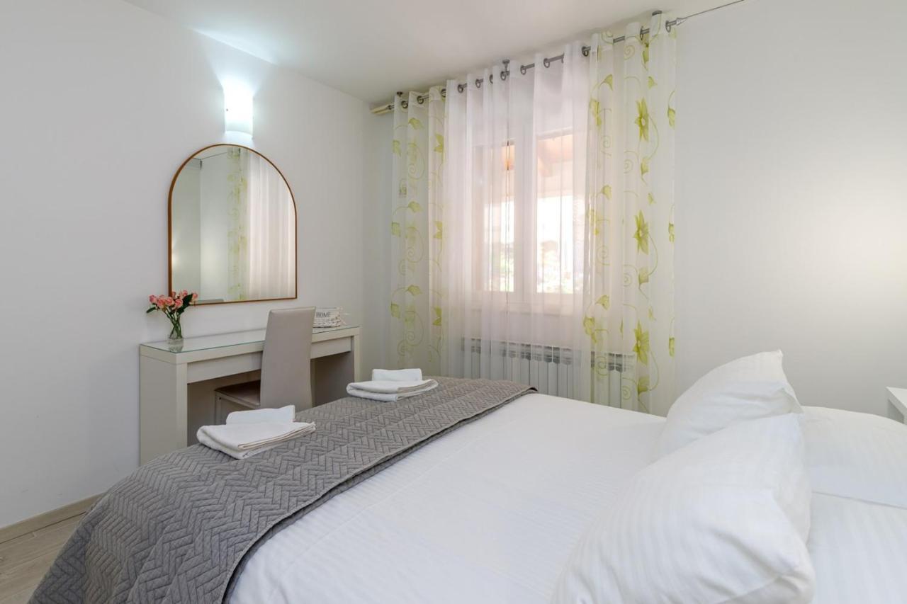 Apartments Lavizatic 포레치 외부 사진