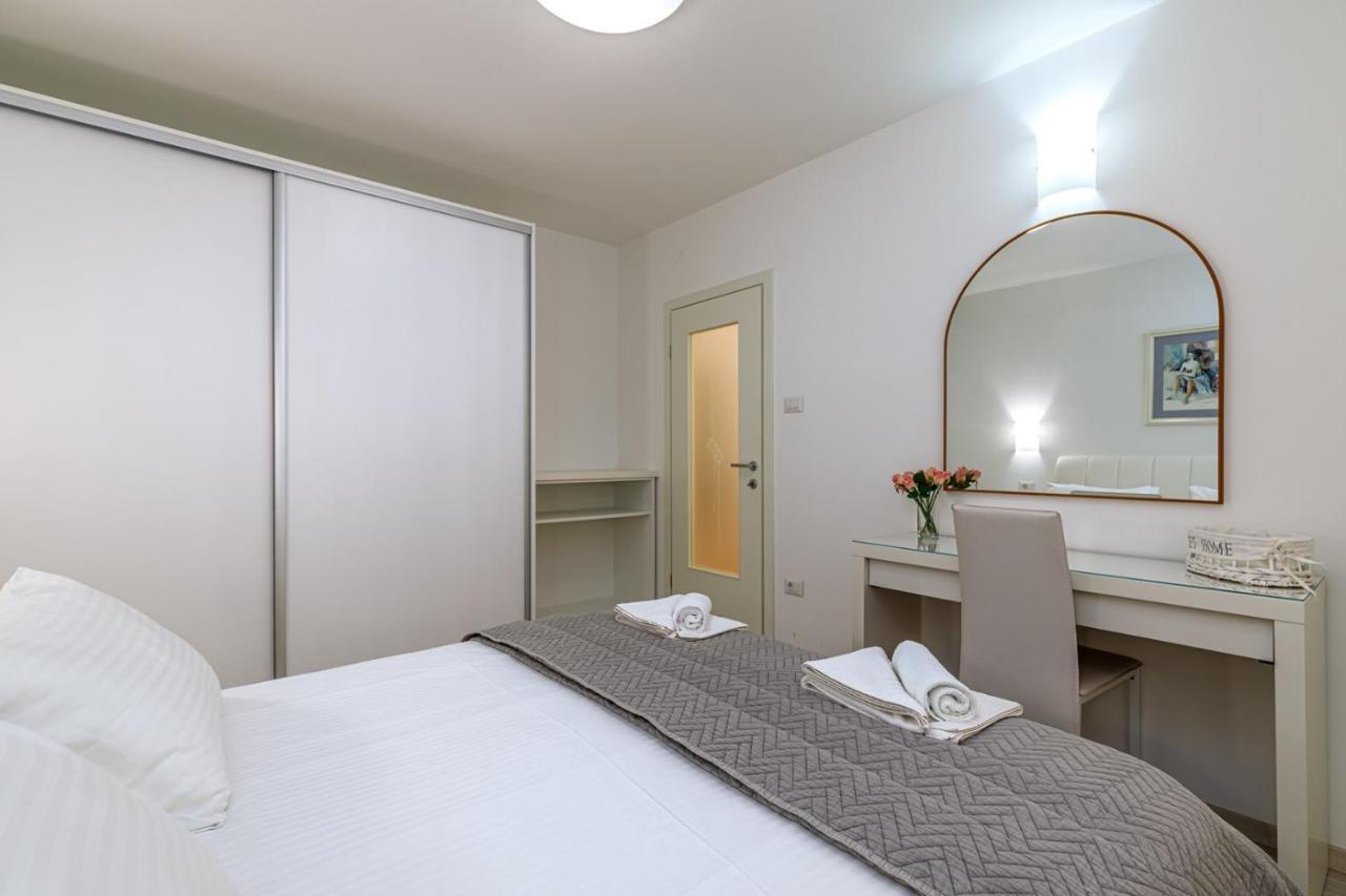 Apartments Lavizatic 포레치 외부 사진