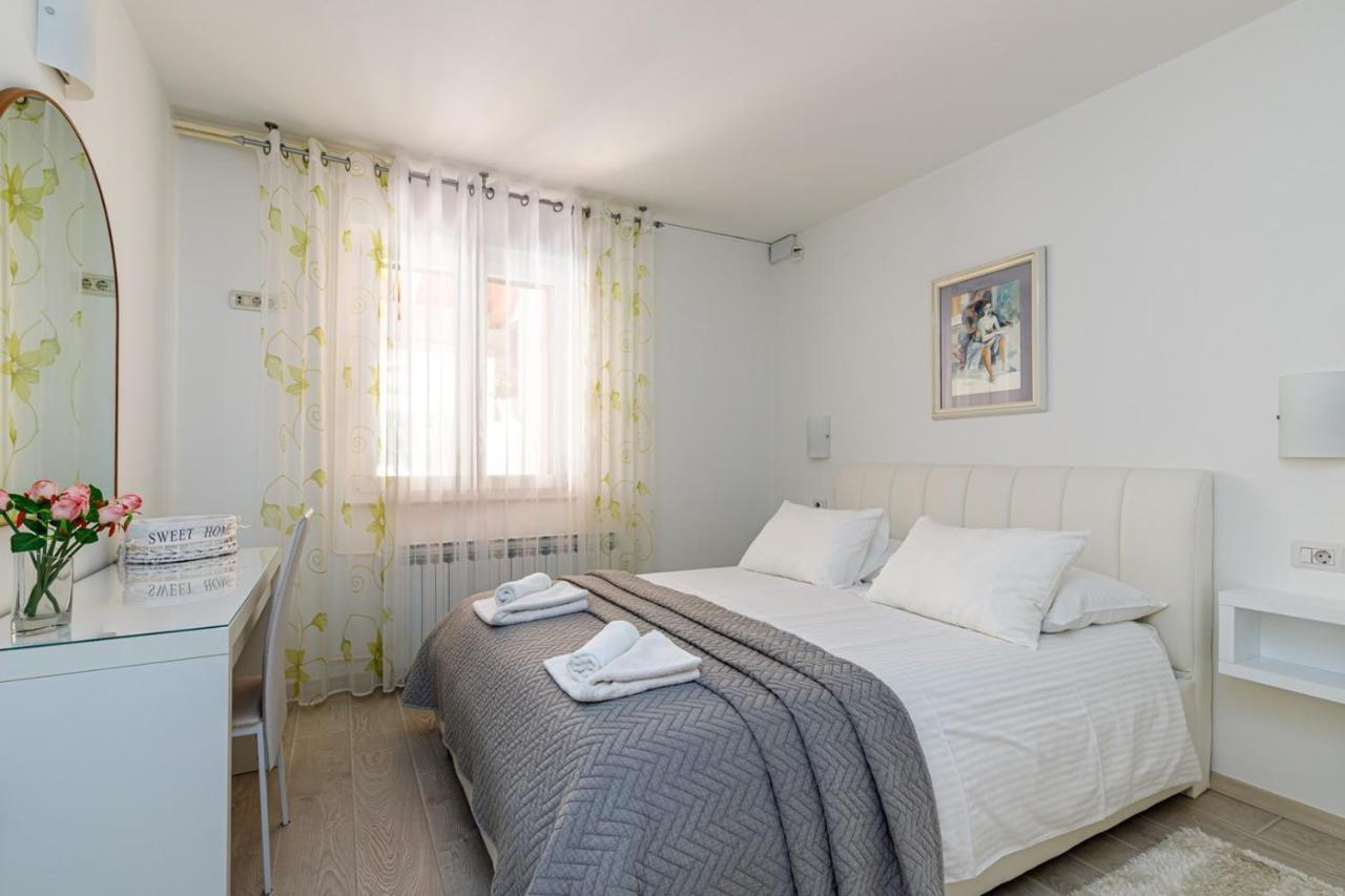 Apartments Lavizatic 포레치 외부 사진