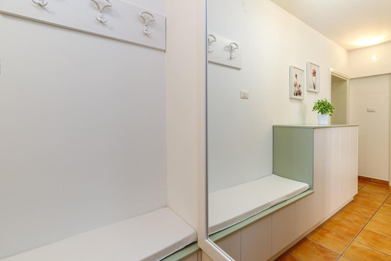 Apartments Lavizatic 포레치 객실 사진